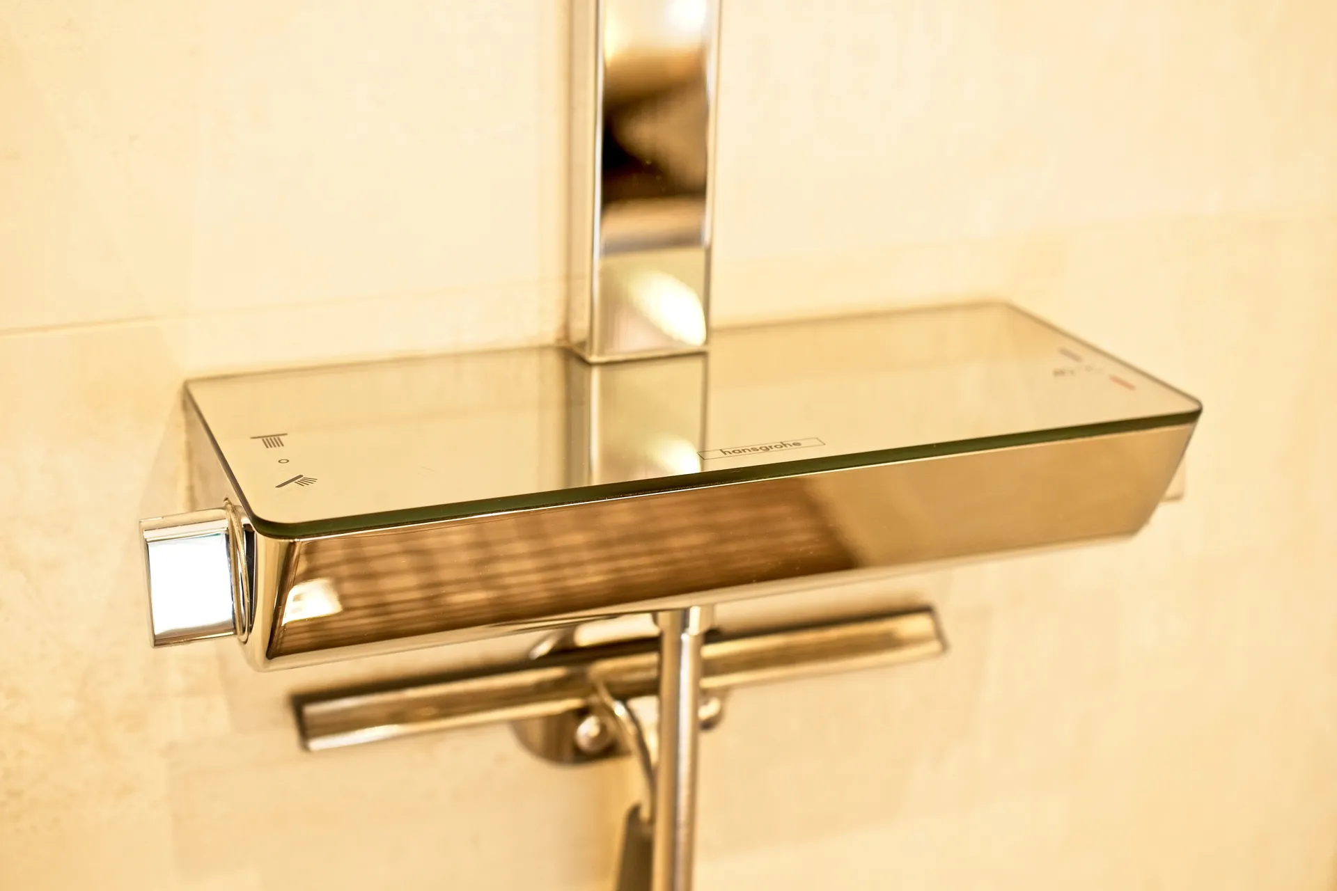Bodengleiche Dusche mit Glaswand von dewald