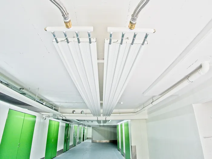 Deckenstrahlheizung im Gewerbe · Bild 7