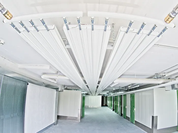 Deckenstrahlheizung im Gewerbe · Bild 8