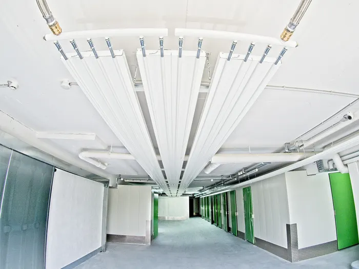 Deckenstrahlheizung im Gewerbe · Bild 9